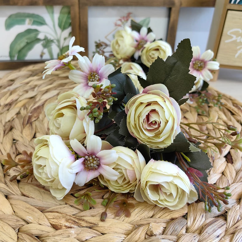 Искусственные цветы в Чапаевске | Цветы искусственные «Камелии с мелкоцветом», сиренево-молочные, букет