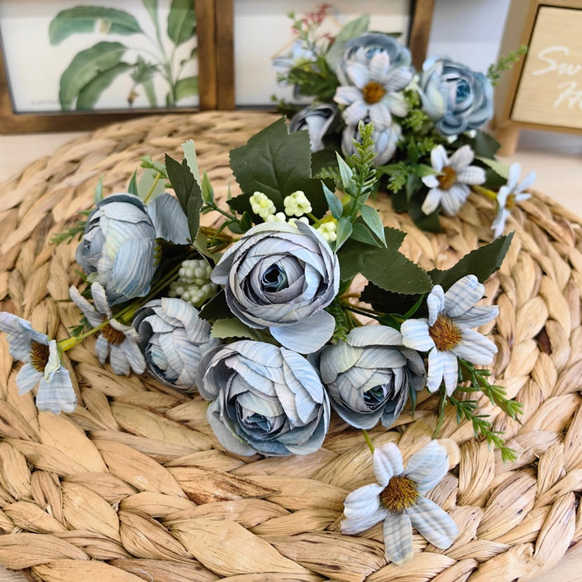 Искусственные цветы в Чапаевске | Цветы искусственные «Камелии с мелкоцветом», голубые, букет